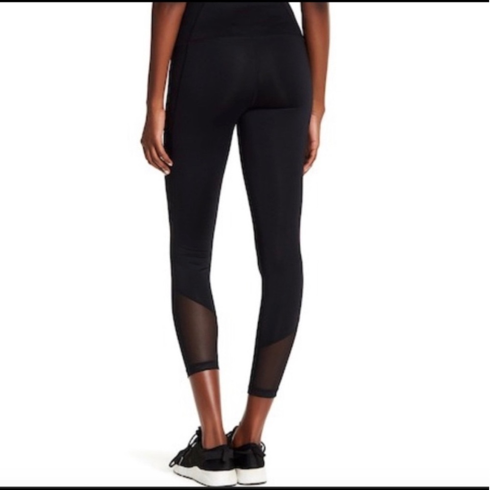 Z by Zella Black 7/8 leggings with panels at bottom of legs. Women’s Small